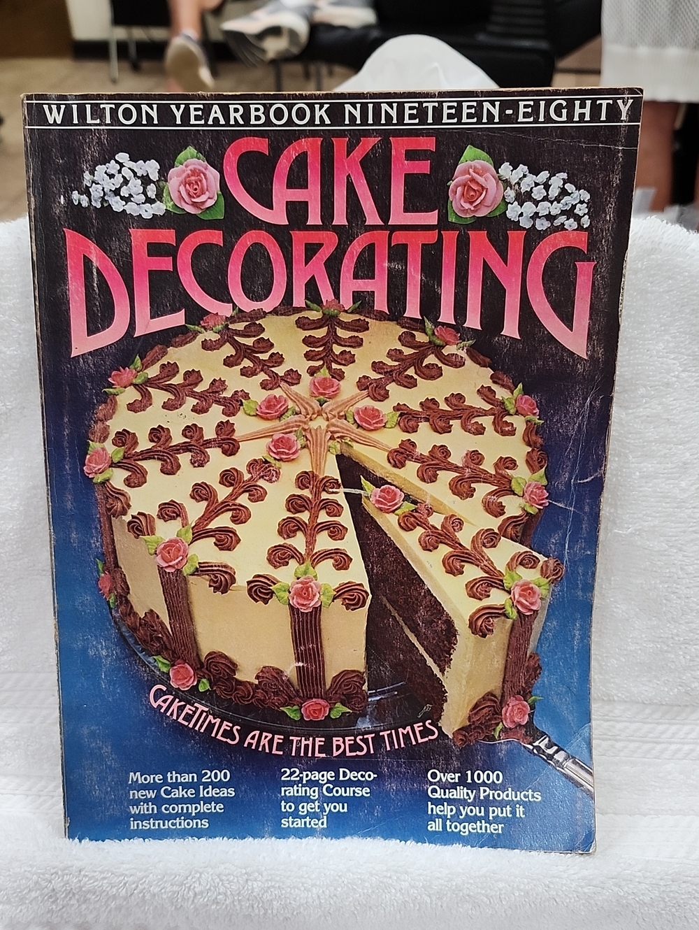 Vintage 1980 Wilton Yearbook of Cake Decorating